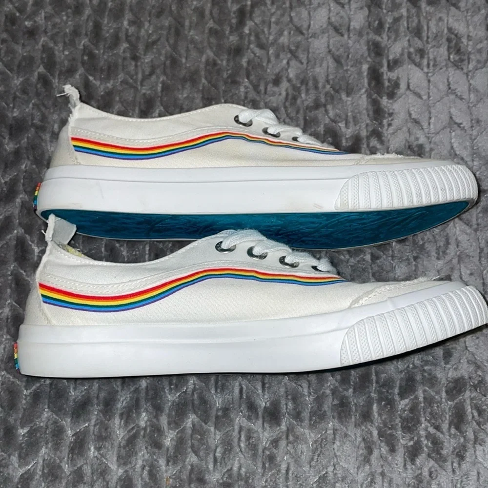 Blowfish sz 8 white w/rainbow - Picture 2 of 8